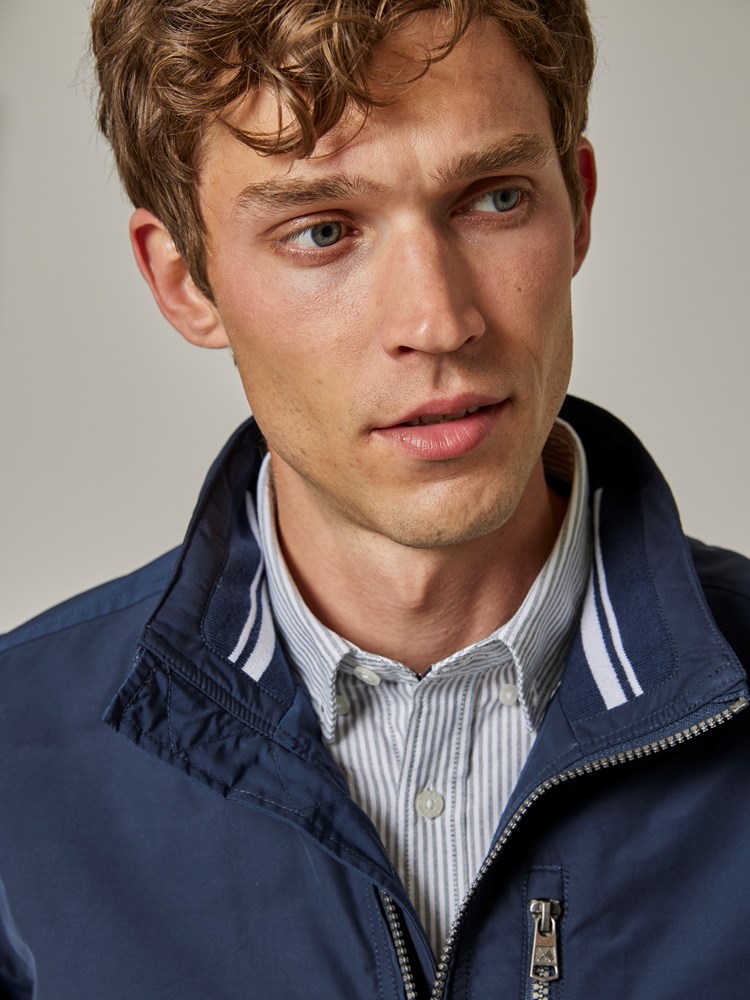 Becker jakke 7502007_EM6-JEANPAUL-S23-Modell-Front_5707.jpg_Front||Front