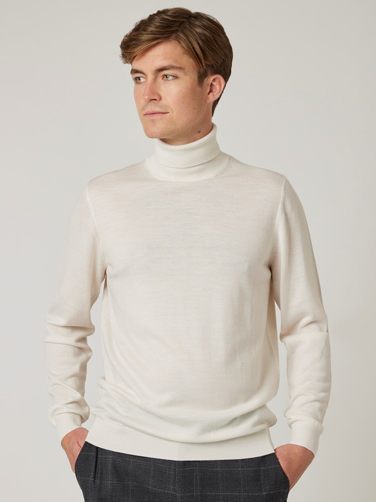 Ledger høyhalset genser 7502020_O79-VESB-W22-Modell-Front_chn=vic_2321.jpg_Front||Front