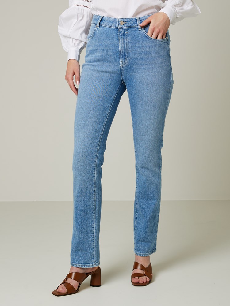 Ine straight jeans 7502069_DAD_Jean Paul_Ine Straight Jeans_S23_Modell (2)_Ine straight jeans DAD 7502069.jpg_