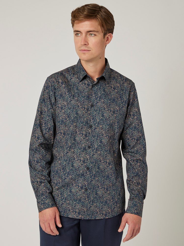Pete skjorte 7502129_EM6-VESB-W22-Modell-Front_chn=vic_2792.jpg_Front||Front