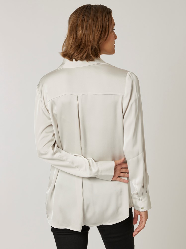Evelina skjorte 7502239_O79-DONNA-W22-Modell-Back_chn=vic_9263_Evelina skjorte O79_Evelina skjorte O79 7502239.jpg_Back||Back