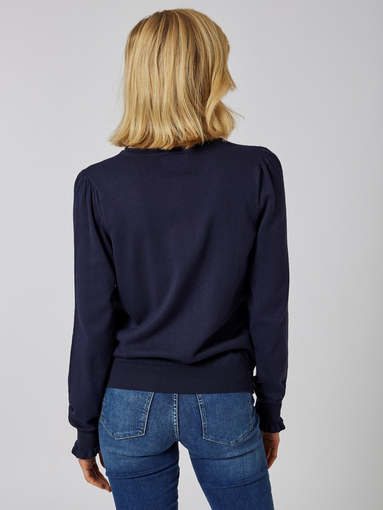 Fredrikke genser 7502253_EM6-MELL-S23-Modell-Back_chn=vic_2550_Fredrikke genser EM6 7502253_7502253 EM6.jpg_Back||Back