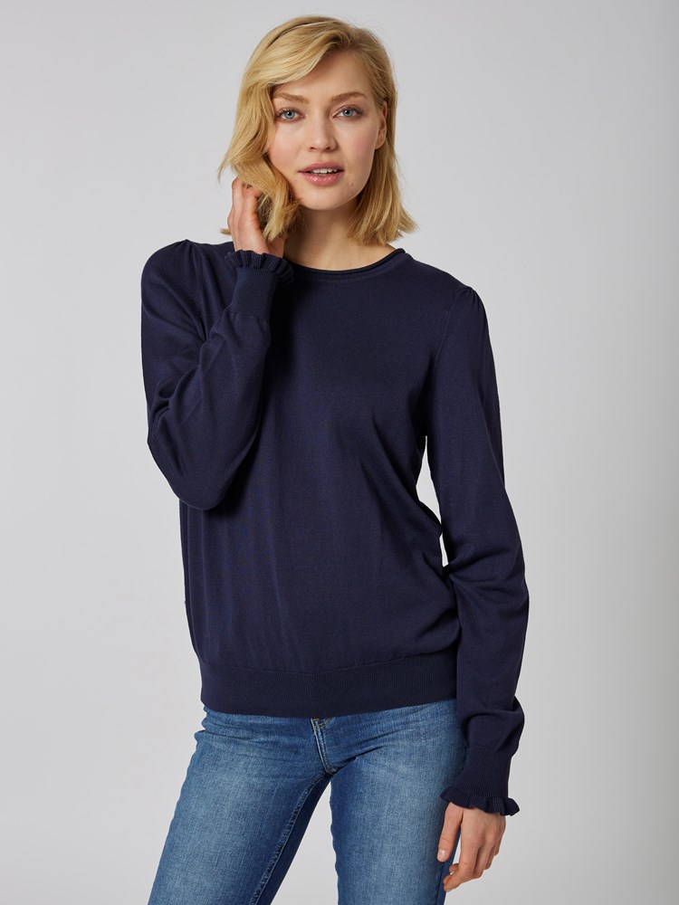 Fredrikke genser 7502253_EM6-MELL-S23-Modell-Front_chn=vic_6503_Fredrikke genser EM6 7502253_7502253 EM6.jpg_Front||Front