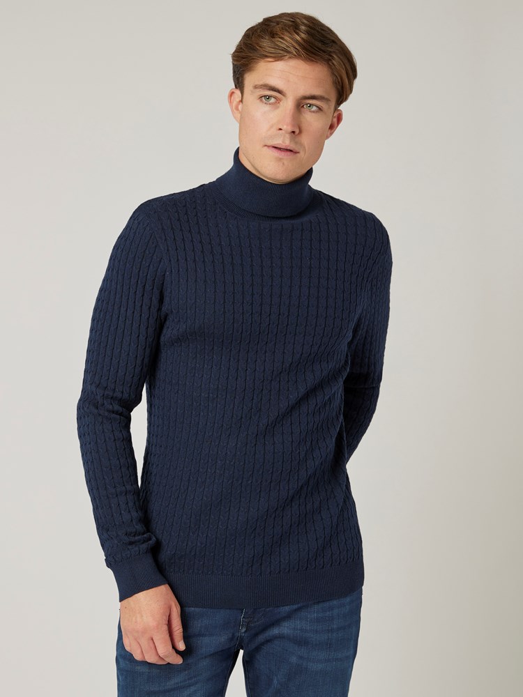 Colton pologenser 7502297_EM6-VESB-W22-Modell-Front_chn=vic_1085.jpg_Front||Front