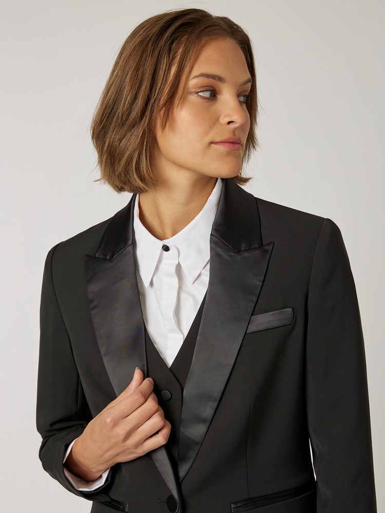 Tux blazer 7502317_CAB-BLU-W22-Modell-Front_chn=vic_3977_Tux blazer CAB 7502317.jpg_Front||Front