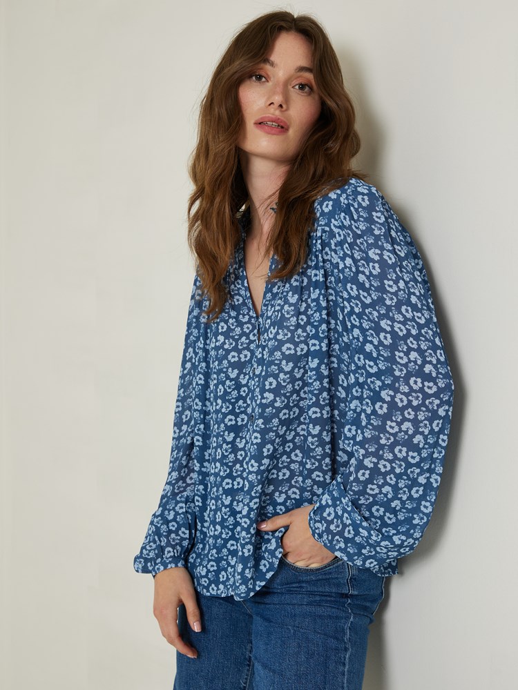 Glace bluse 7502334_EGT-JEANPAUL-S23-Modell-Front_9525_Glace bluse EGT 7502334.jpg_Front||Front