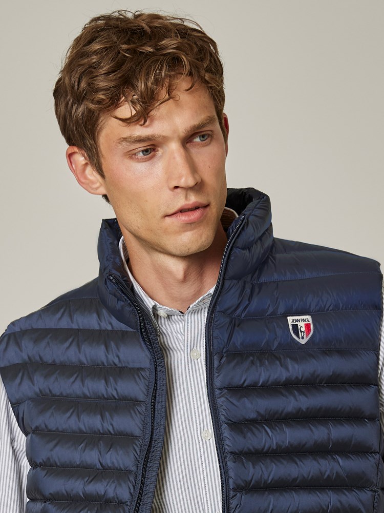 Johan dunvest 7502356_EM6_Jean Paul_Johan Dunvest_S23_Modell_matt_farget_detalj.jpg_