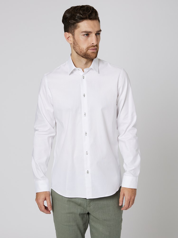 Myles skjorte 7502443_O68-VESB-S23-Modell-Front_chn=vic_9066.jpg_Front||Front