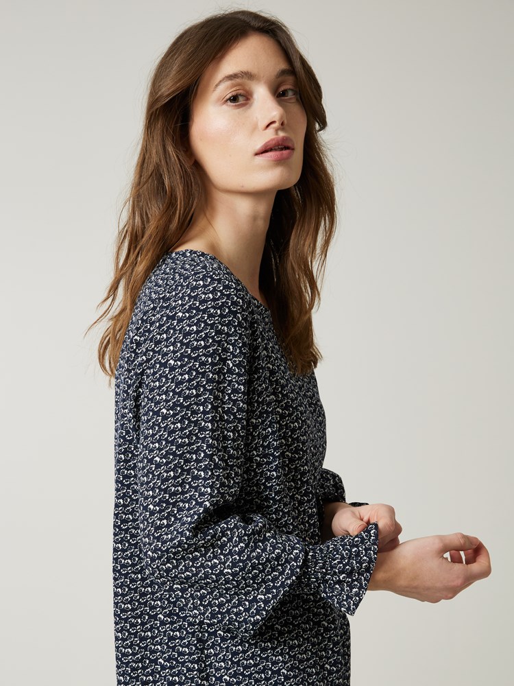 Lula bluse 7502475_EM6-JEANPAUL-S23-Modell-Front_9203_Lula bluse EM6 7502475.jpg_Front||Front
