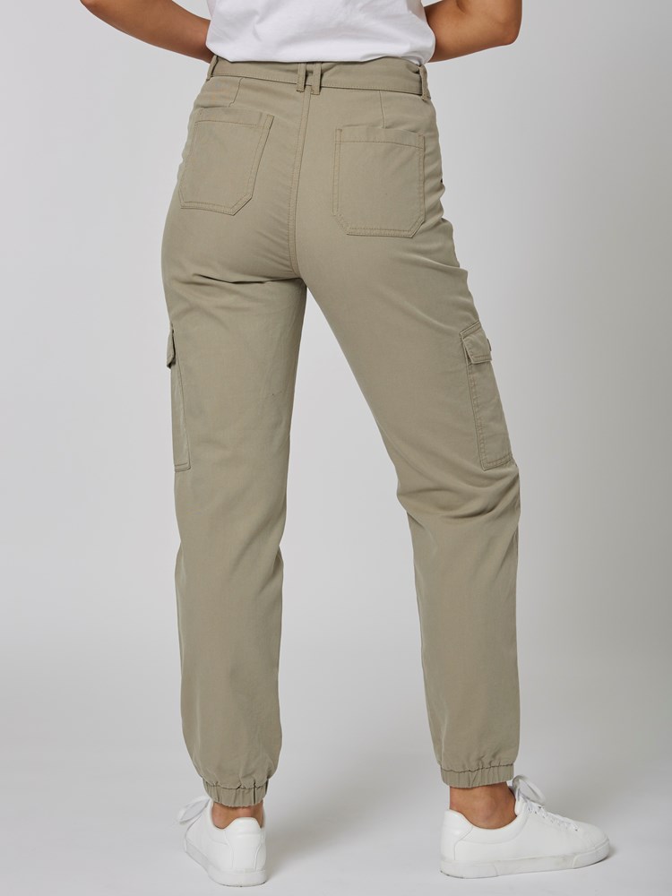 Jane cargo bukse 7502585_I5Z-MELL-S23-Modell-Back_chn=vic_5162_Jane cargo bukse I5Z_Jane cargo bukse I5Z 7502585.jpg_Back||Back