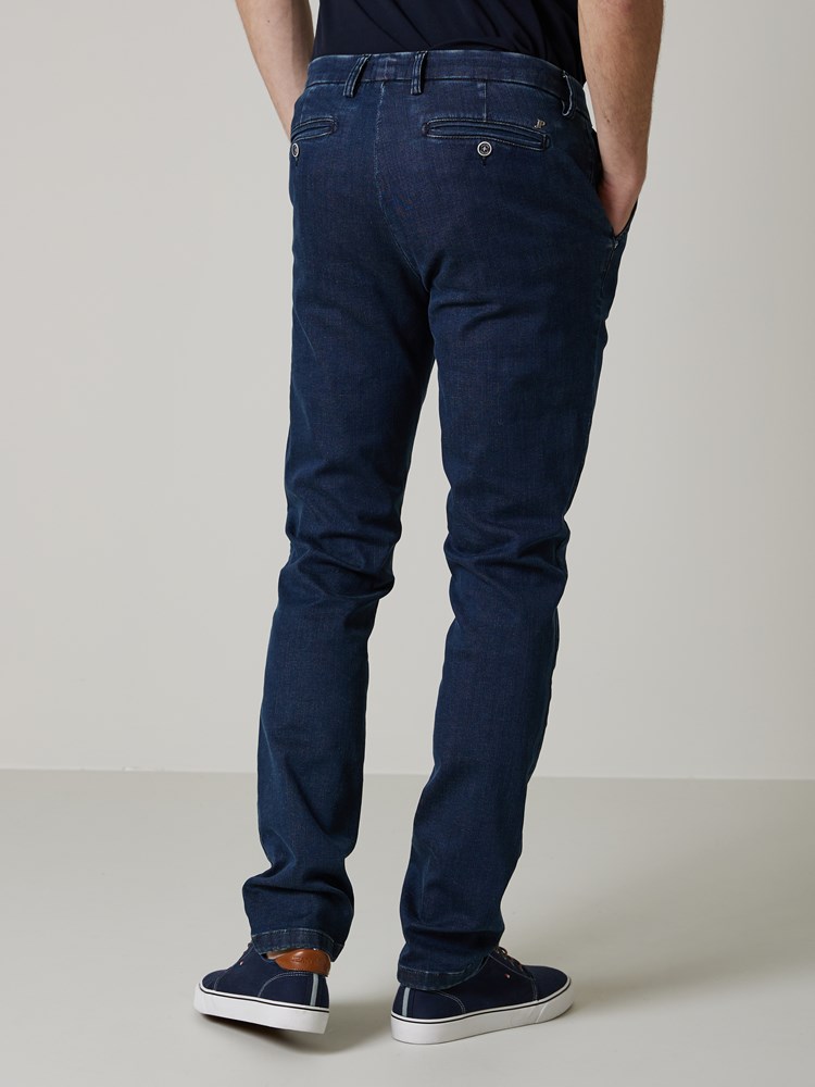 Alan denim hyper str. chino 7502644_D05-JEANPAUL-S23-Modell-Front_8590.jpg_Front||Front