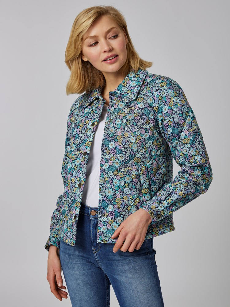 Dahlia pufferm jakke 7502680_EM6-MELL-S23-Modell-Front_chn=vic_7209_Dahlia pufferm jakke EM6_Dahlia pufferm jakke EM6 7502680.jpg_Front||Front