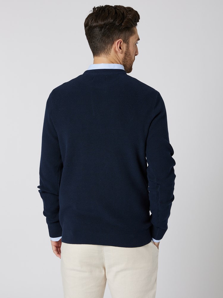 Patrick genser 7502734_EM6-VESB-S23-Modell-Back_chn=vic_6390.jpg_Back||Back