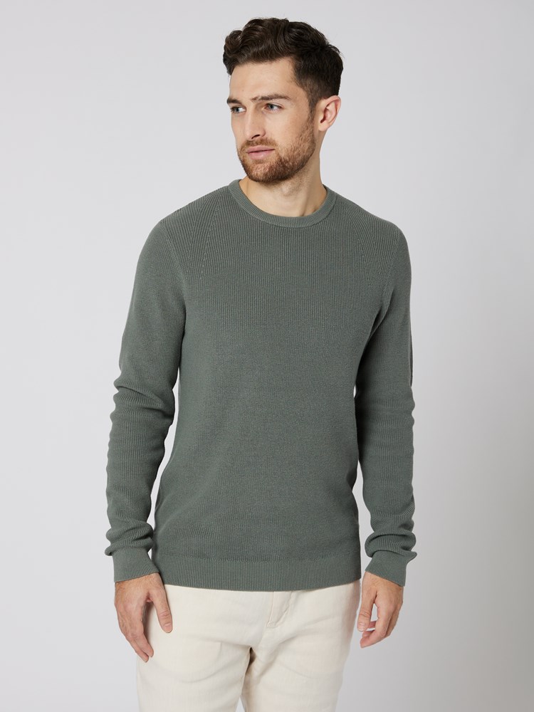 Patrick genser 7502734_GNS-VESB-S23-Modell-Front_chn=vic_9212.jpg_Front||Front