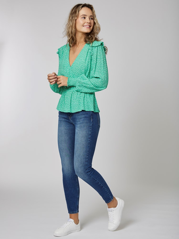 Heidi omslagsbluse 7502763_GJB-MELL-S23-details_chn=vic_615_Heidi omslagsbluse GJB_Heidi omslagsbluse GJB 7502763.jpg_