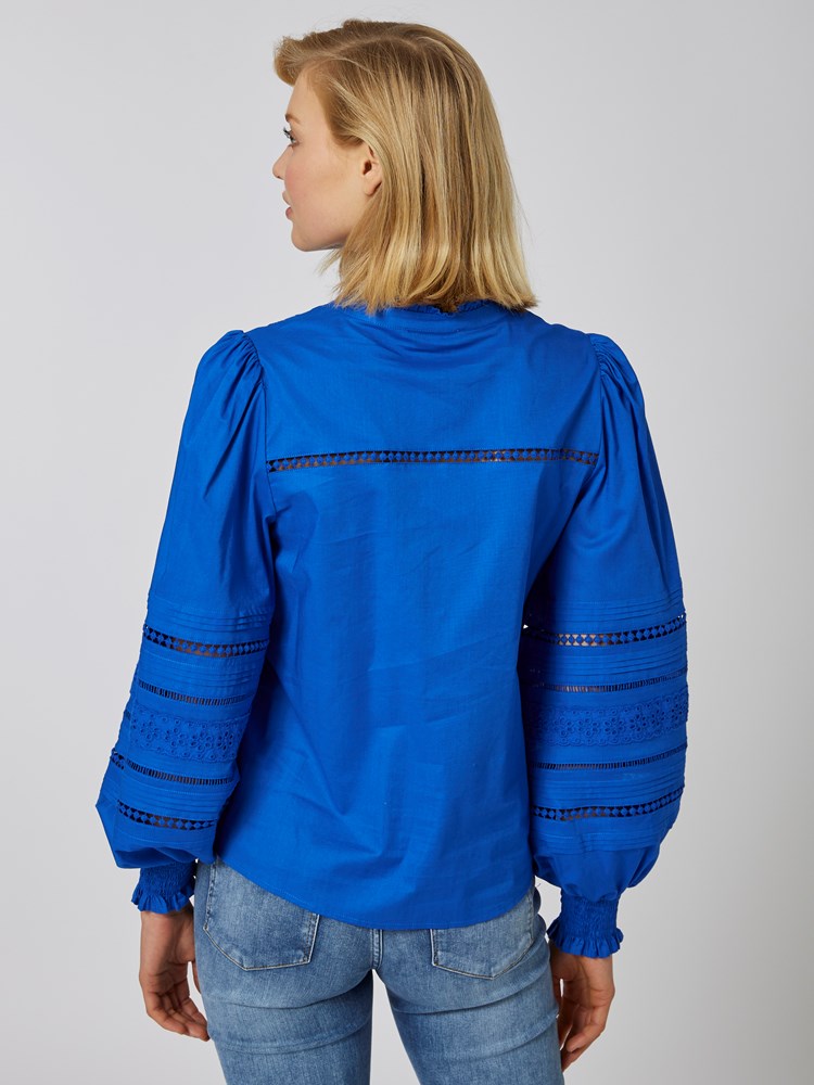 Alona bluse 7502773_EHF-DONNA-S23-Modell-Back_chn=vic_1953_Alona bluse EHF 7502773.jpg_Back||Back