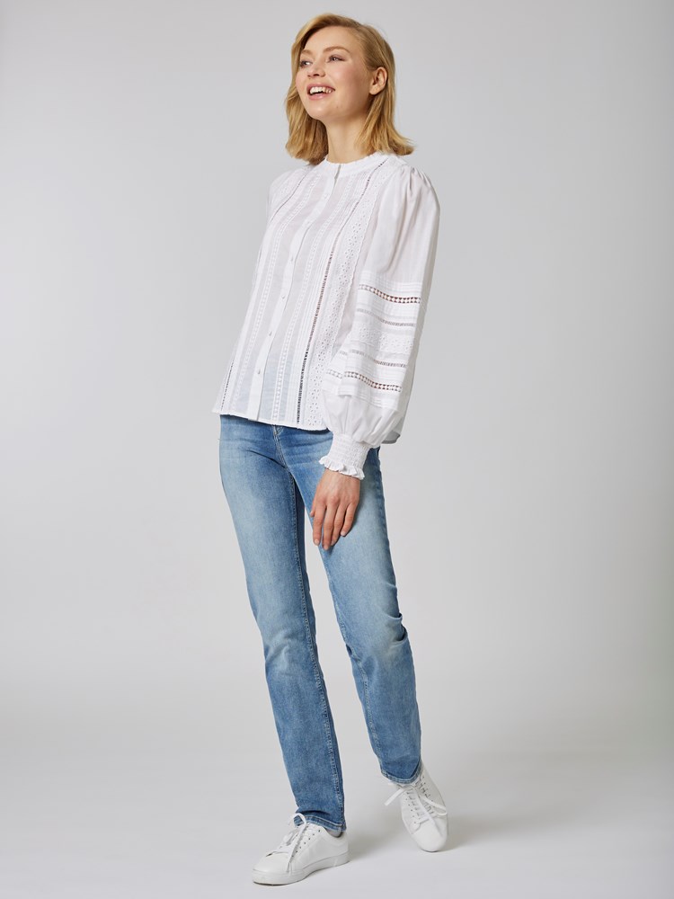 Alona bluse 7502773_O68-DONNA-S23-details_chn=vic_3992_Alona bluse O68 7502773.jpg_