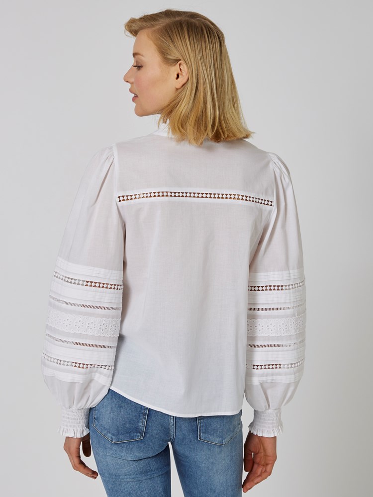 Alona bluse 7502773_O68-DONNA-S23-Modell-Back_chn=vic_8140_Alona bluse O68 7502773.jpg_Back||Back