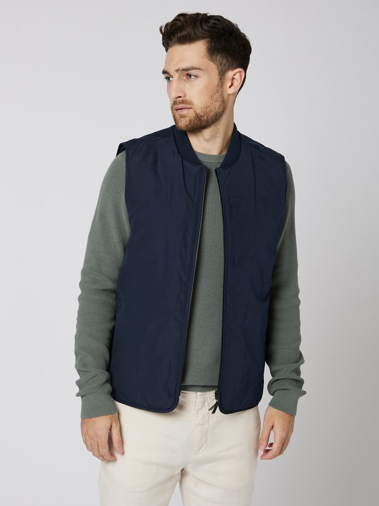 Cooper vest 7502785_EM6-VESB-S23-Modell-Front_chn=vic_9065.jpg_Front||Front