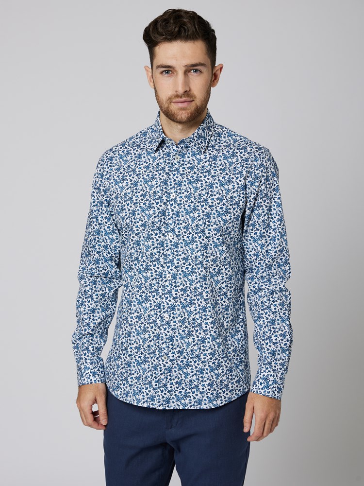Darcey skjorte 7502875_O68-VESB-S23-Modell-Front_chn=vic_9540.jpg_Front||Front