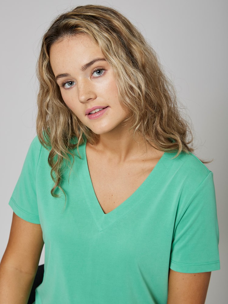 Andrea topp 7502890_GJB-MELL-S23-details_chn=vic_9387_Andrea topp GJB 7502890.jpg_
