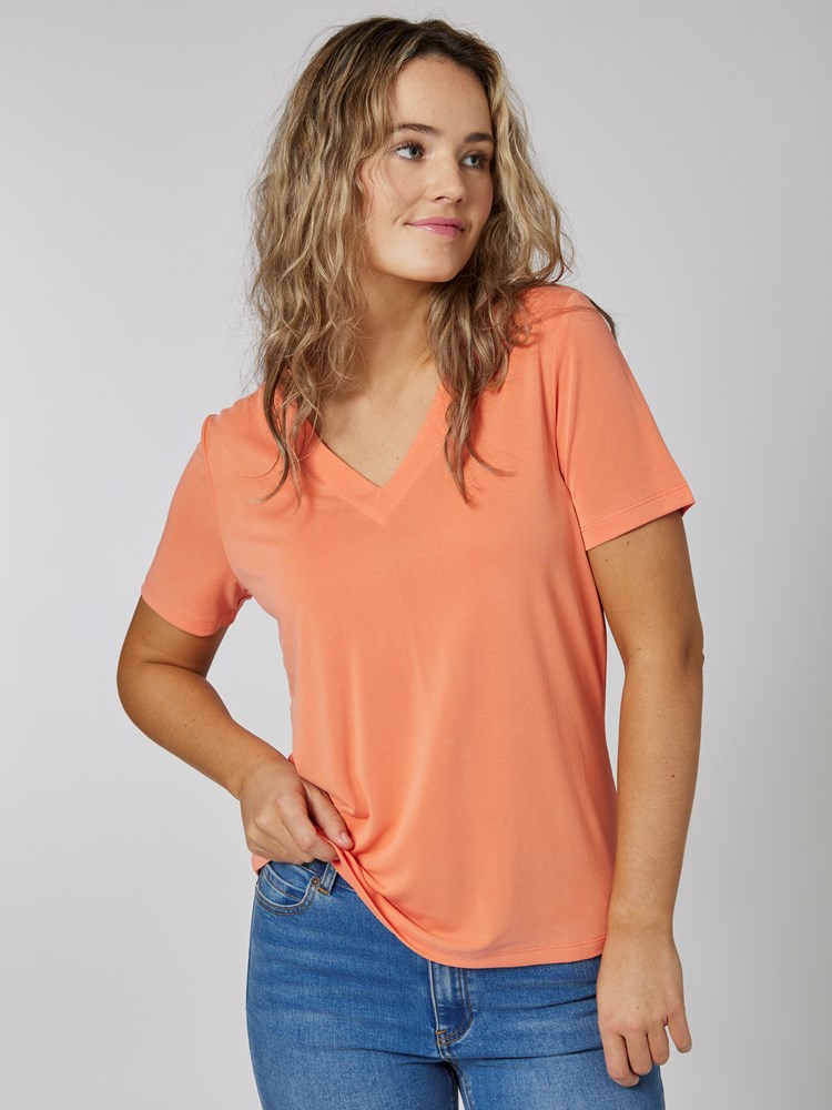 Andrea topp 7502890_MNH-MELL-S23-Modell-Front_chn=vic_8049_Andrea topp MNH 7502890.jpg_Front||Front