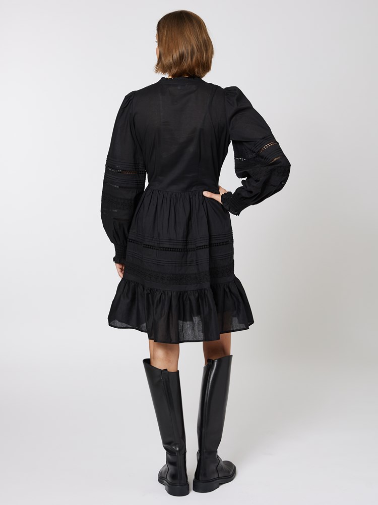 Alona kjole 7502937_CAB-DONNA-S23-Modell-Back_chn=vic_9438_Alona kjole CAB_Alona kjole CAB 7502937.jpg_Back||Back