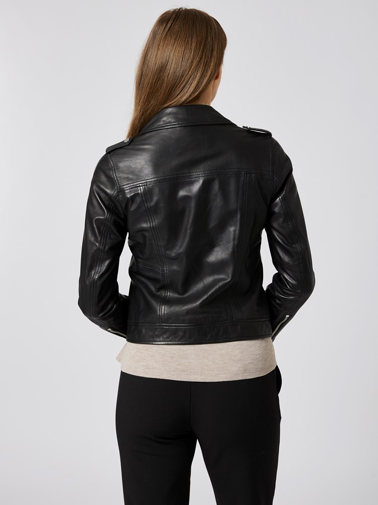 Shelby skinnjakke 7502944_CAB-BLU-S23-Modell-Back_chn=vic_9194.jpg_Back||Back