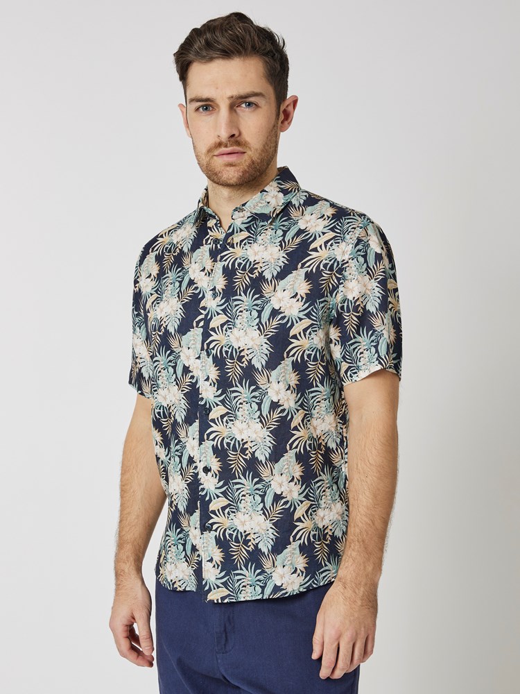 Carter linskjorte 7502962_EM6-VESB-H23-Modell-Front_chn=vic_6972.jpg_Front||Front
