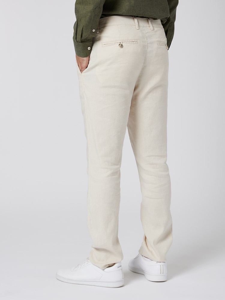 Carl chinos 7503095_I2V-VESB-S23-Modell-Back_chn=vic_5813.jpg_Back||Back