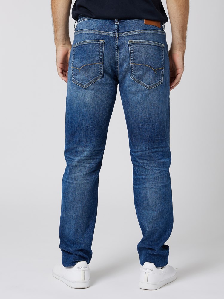 Regular Ralph hyper str. 7503413_DAD-HENRYCHOICE-S23-Modell-Back_chn=vic_7849_Regular Ralph hyper str. DAD.jpg_Back||Back
