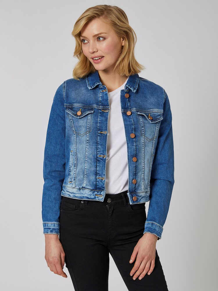 Forever denim jakke 7503428_DAD-MELL-S23-Modell-Front_chn=vic_2702_Forever denim jakke DAD_Forever denim jakke DAD 7503428.jpg_Front||Front