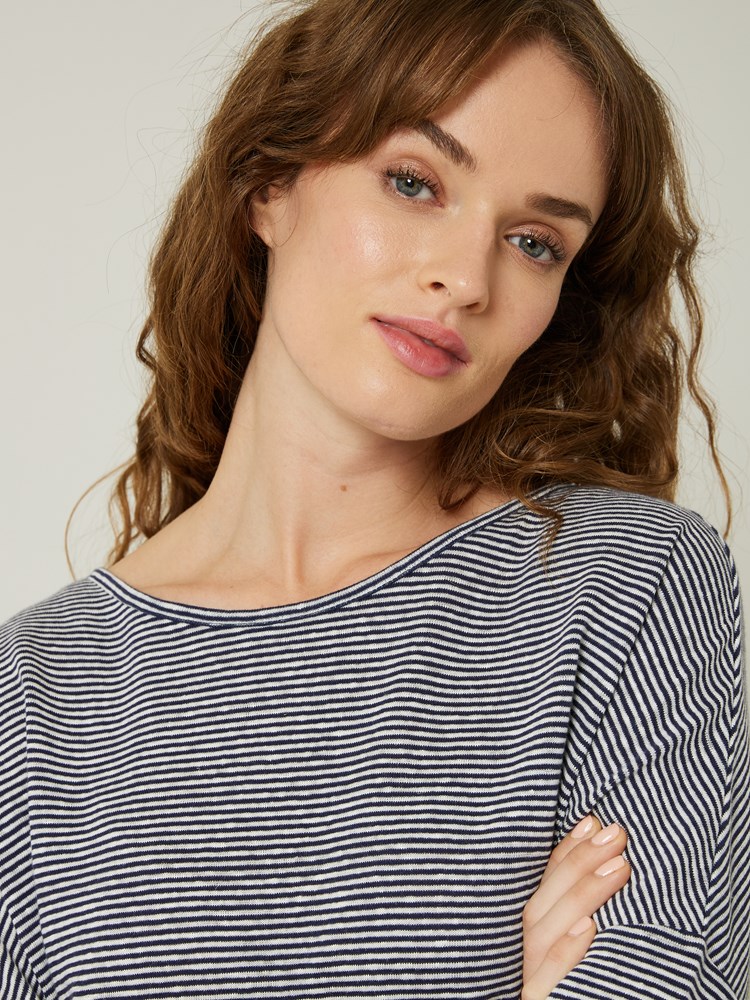 Tina stripet topp 7503454_EM6-JEANPAUL-H23-Front_2330_Tina stripet topp_Tina stripet topp 7503454_Tina stripet topp EM6 7503454.jpg_Front||Front