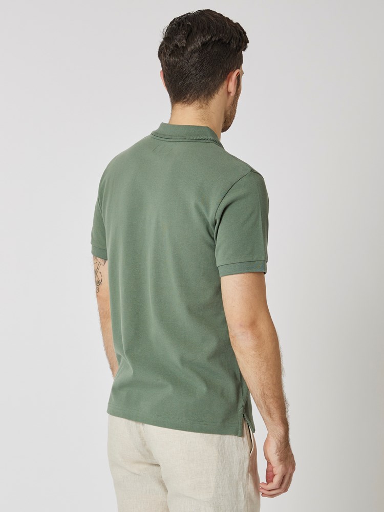Javier pique 7503457_GNS-VESB-H23-Modell-Back_chn=vic_7212.jpg_Back||Back