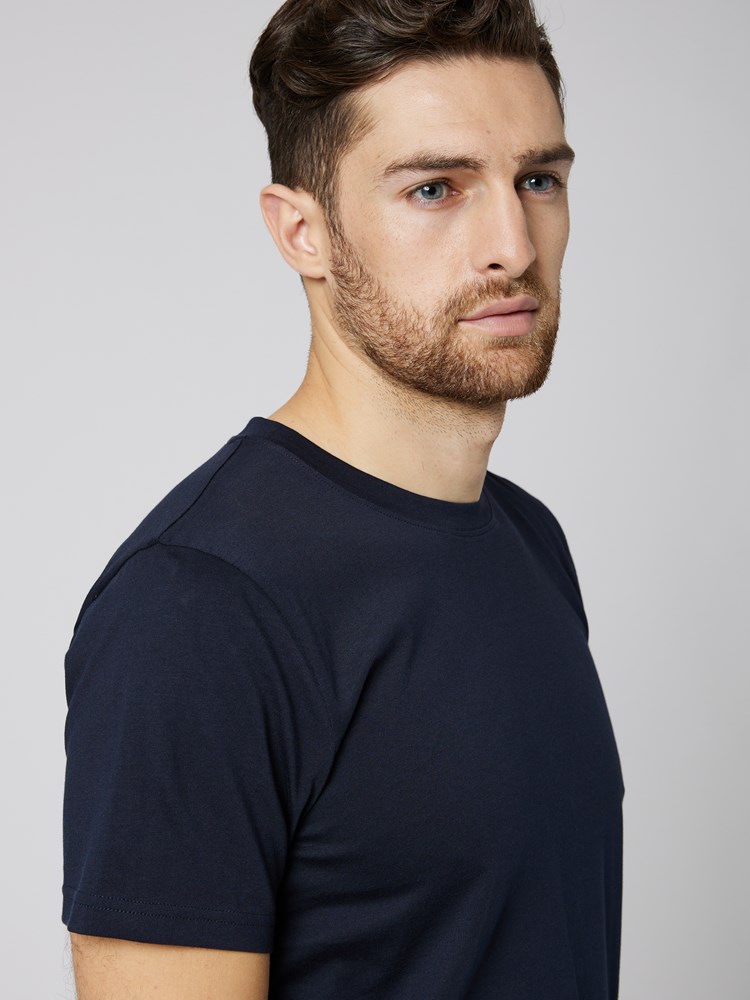 Ryan t-skjorte 7503471_EM6-VESB-S23-details_chn=vic_1433.jpg_
