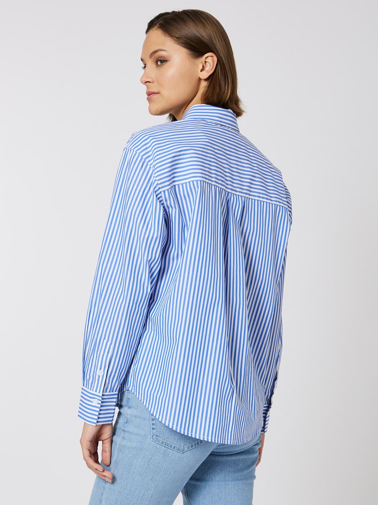 Stina skjorte 7503568_R25-BLU-S23-Modell-Back_chn=vic_7037_Stina skjorte R25_Stina skjorte R25 7503568.jpg_Back||Back