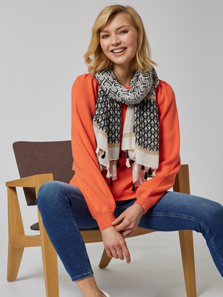 Mellow skjerf 7503669_CAB-MELL-S23-details_chn=vic_1471_Mellow skjerf CAB 7503669.jpg_
