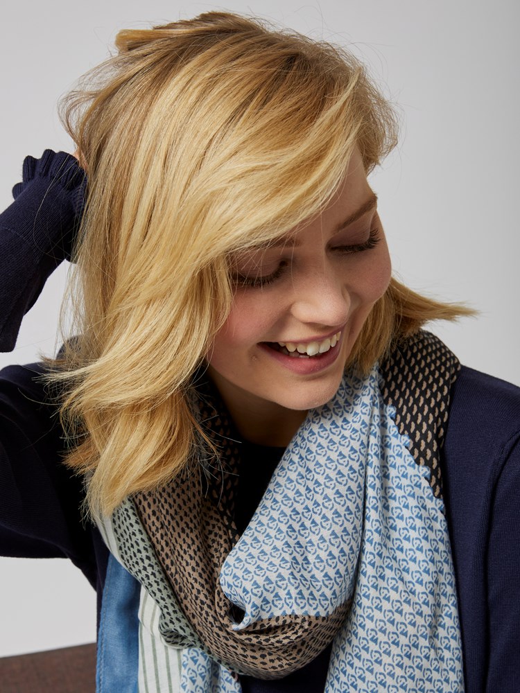 Mellow skjerf 7503669_E9U-MELL-S23-details_chn=vic_186_Mellow skjerf E9U 7503669.jpg_