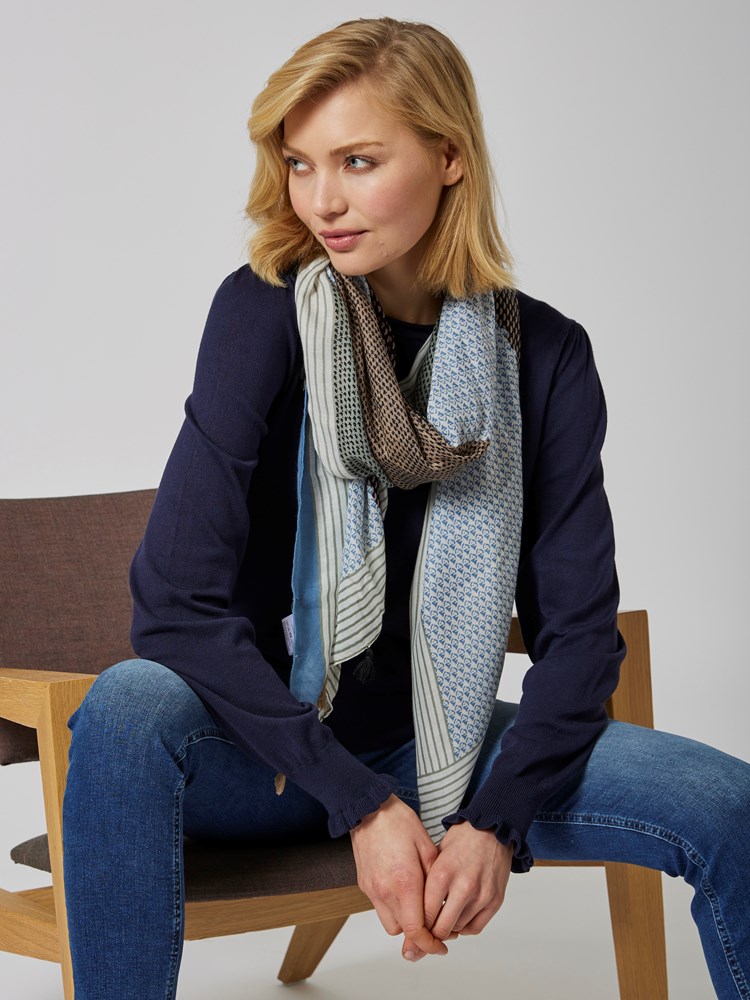 Mellow skjerf 7503669_E9U-MELL-S23-details_chn=vic_3576_Mellow skjerf E9U 7503669.jpg_