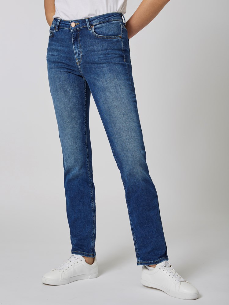 Spirea straight jeans 7503876_DAA-MELL-NOS-Modell-Front_chn=vic_1439_Spirea straight jeans DAA.jpg_Front||Front