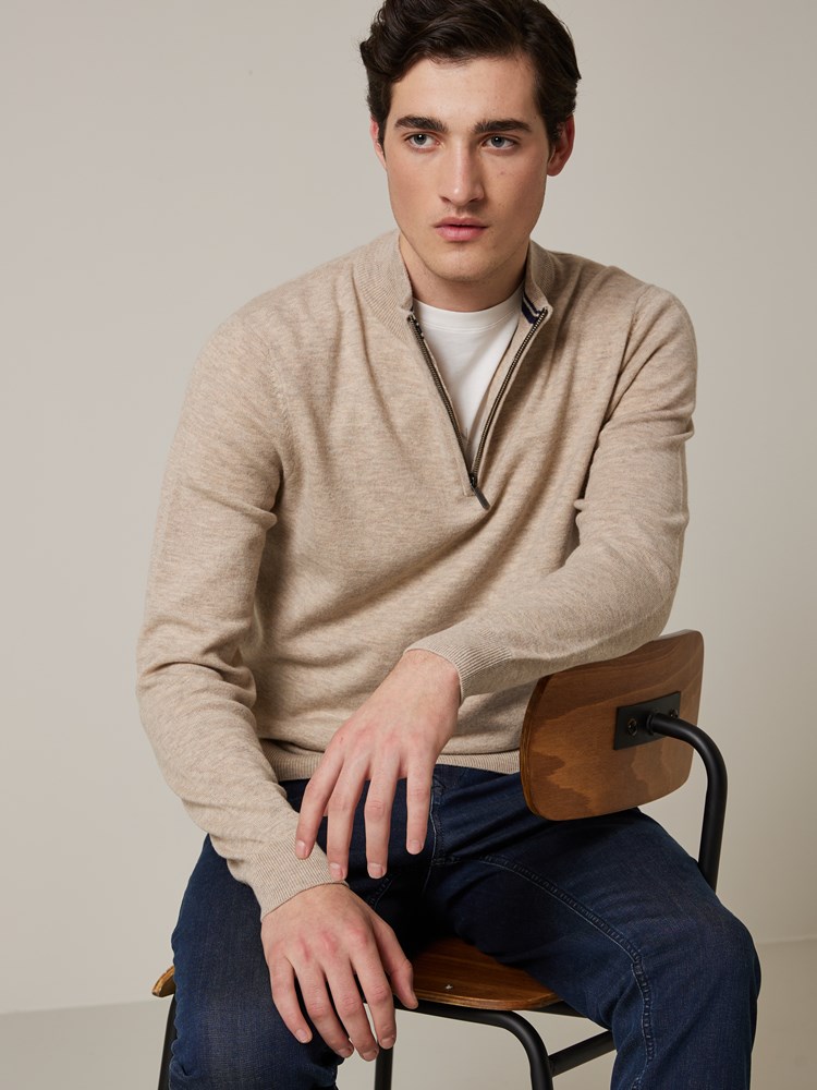 Ethan merino zipneck 7503975_I4C-JEANPAUL-A23-Modell-Front_4445_Ethan merino zipneck I4C.jpg_Front||Front