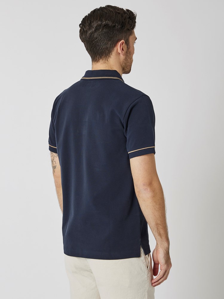 Bowen pique 7504130_EM6-VESB-H23-Modell-Back_chn=vic_6925.jpg_Back||Back