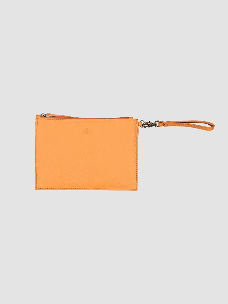 Favourite clutch 7504168_MKO-BLU-S23-details_chn=vic_3254_Favourite clutch MKO_Favourite clutch MKO 7504168.jpg_
