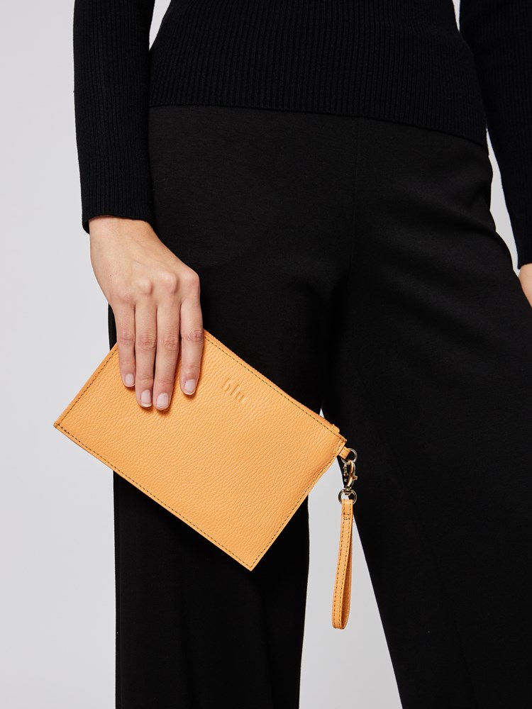 Favourite clutch 7504168_MKO-BLU-S23-Modell-Front_chn=vic_9255_Favourite clutch MKO_Favourite clutch MKO 7504168.jpg_Front||Front