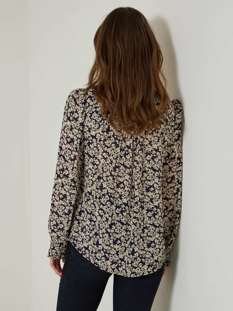Germanie bluse 7504429_EM6-JEANPAUL-A23-Modell-Front_5207_Germanie bluse EM6_Germanie bluse EM6 7504429.jpg_Front||Front