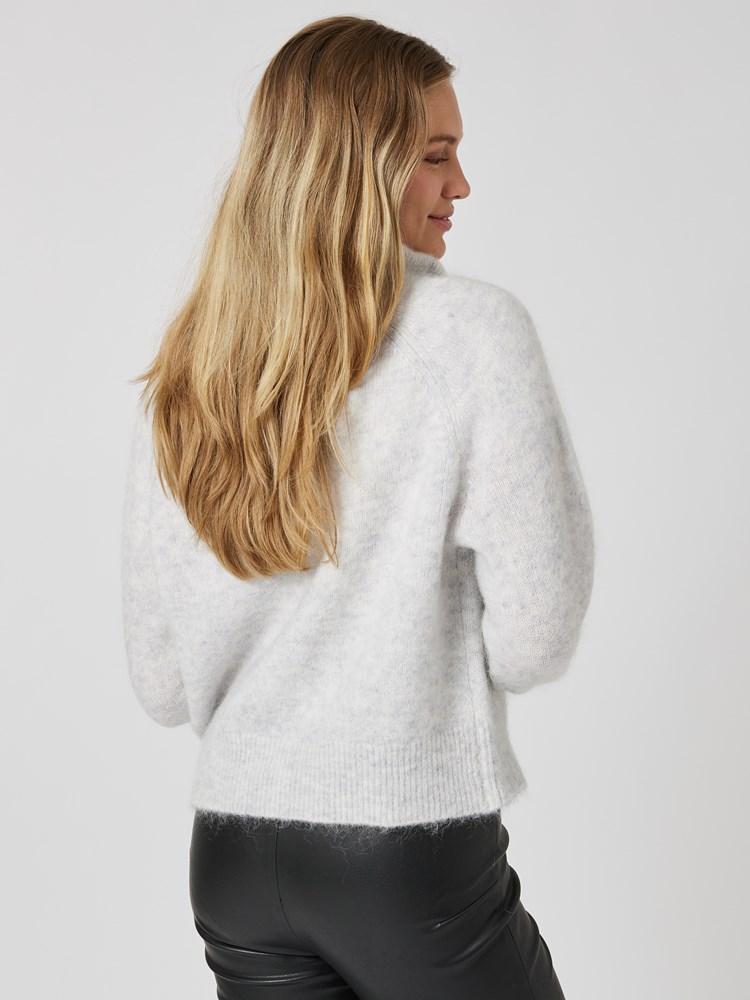 Carmela cardigan 7504449_IEW-DONNA-A23-Modell-Back_chn=vic_4012_Carmela cardigan IEW_Carmela cardigan IEW 7504449.jpg_Back||Back