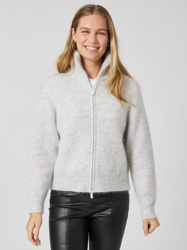 Carmela cardigan 7504449_IEW-DONNA-A23-Modell-Front_chn=vic_1009_Carmela cardigan IEW_Carmela cardigan IEW 7504449.jpg_Front||Front