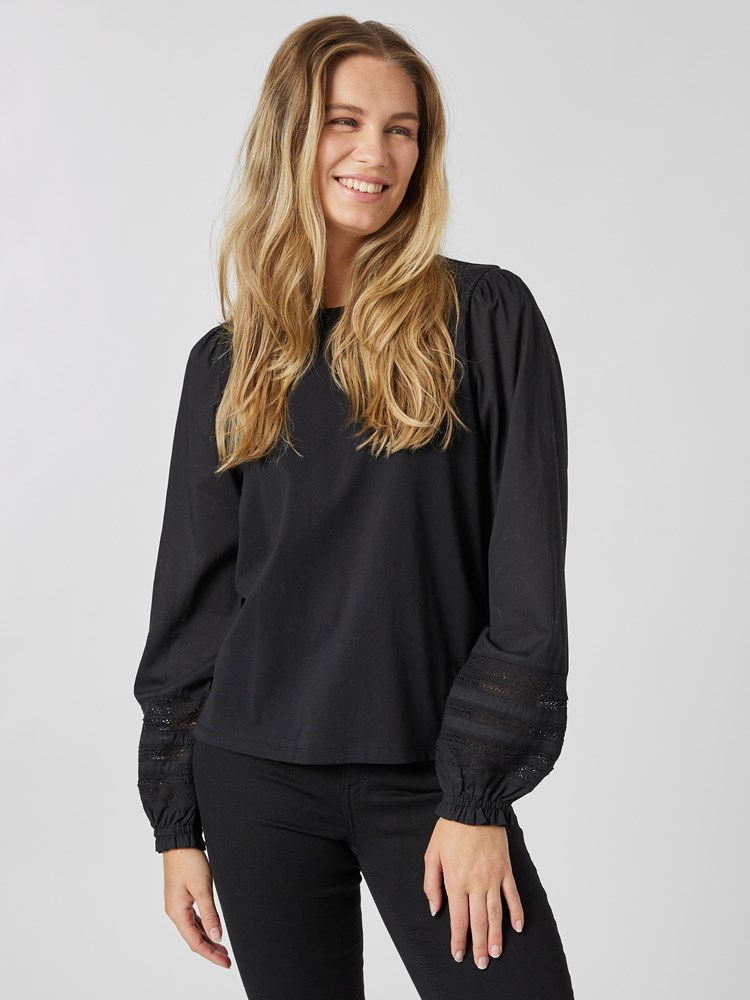 Luella topp 7504476_CAB-MELL-A23-Modell-Front_chn=vic_6760_Luella topp CAB_Luella topp CAB 7504476.jpg_Front||Front
