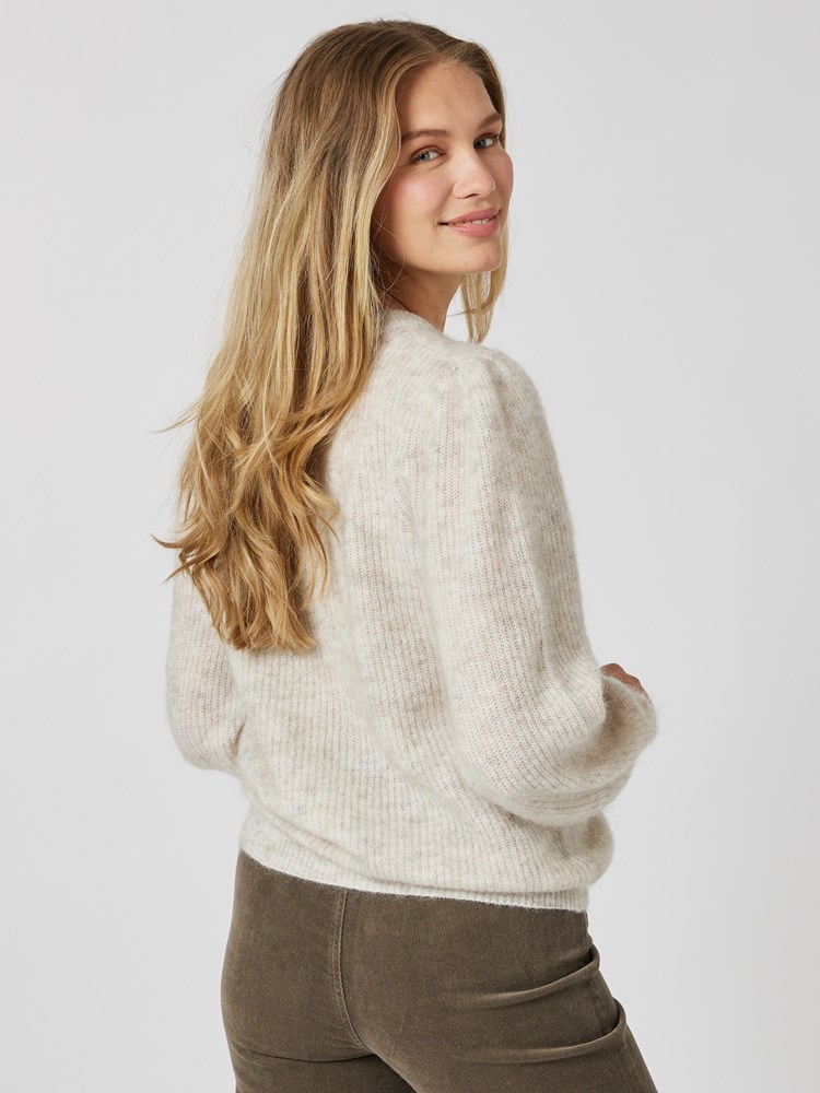 Marion pufferm genser 7504487_R51-MELL-A23-Modell-Back_chn=vic_4445_Marion pufferm genser R51_Marion pufferm genser R51 7504487.jpg_Back||Back