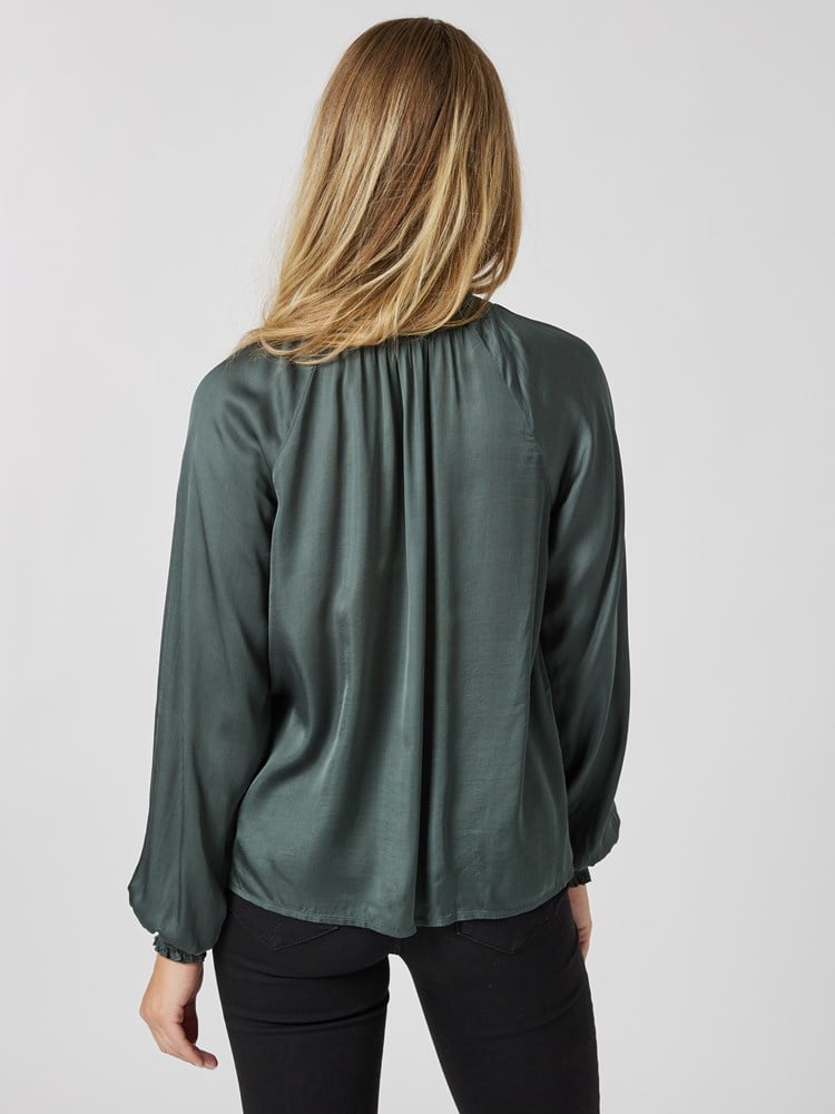 Eline bluse 7504645_GNS-MELL-A23-Modell-Back_chn=vic_5198_Eline bluse GNS_Eline bluse GNS 7504645.jpg_Back||Back
